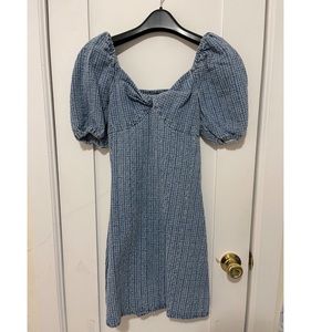 Puff sleeve U neck denim dress.